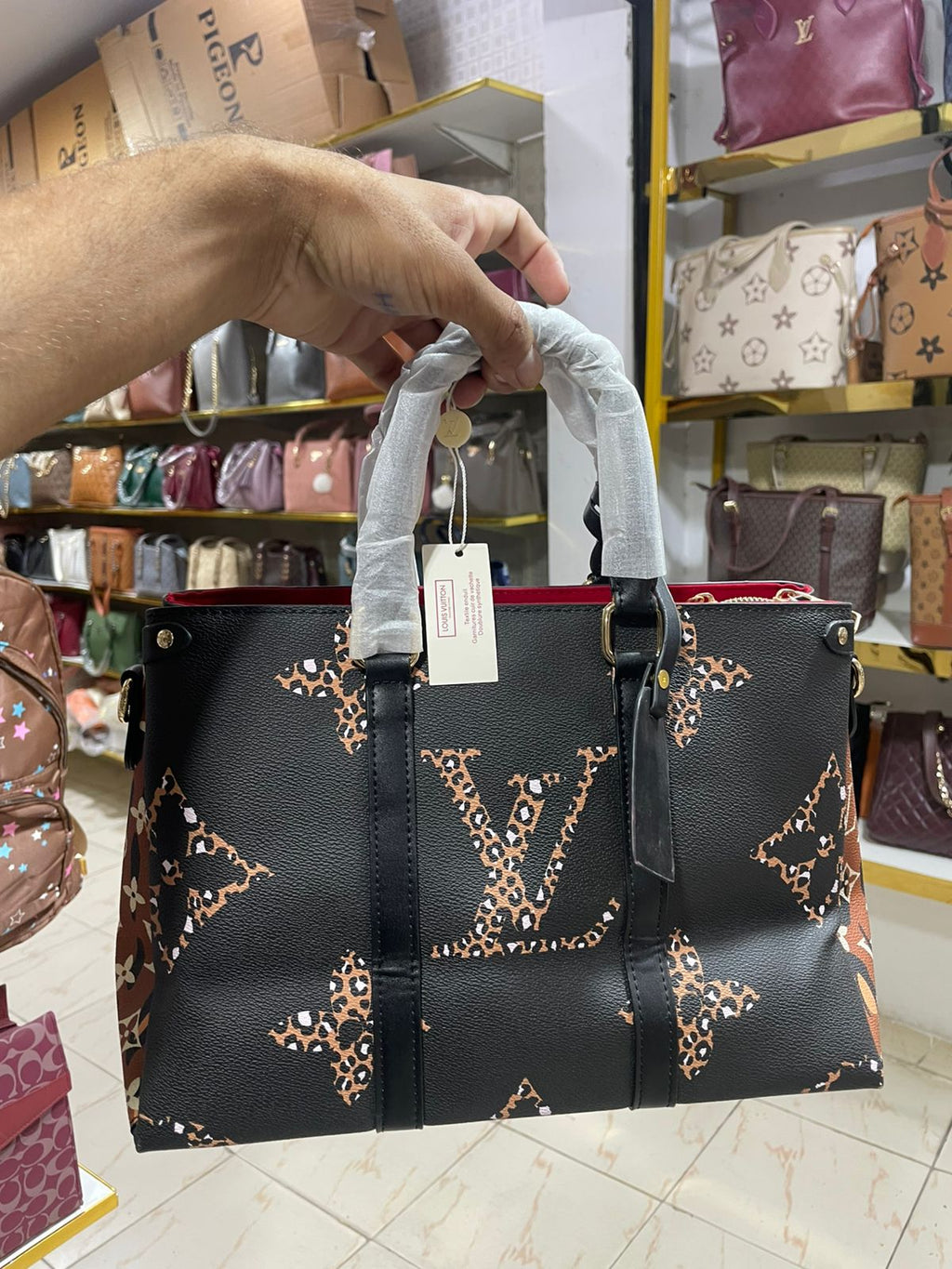 Luxury Black Design Print Tote Bag for Women in Pakistan | Bagzar